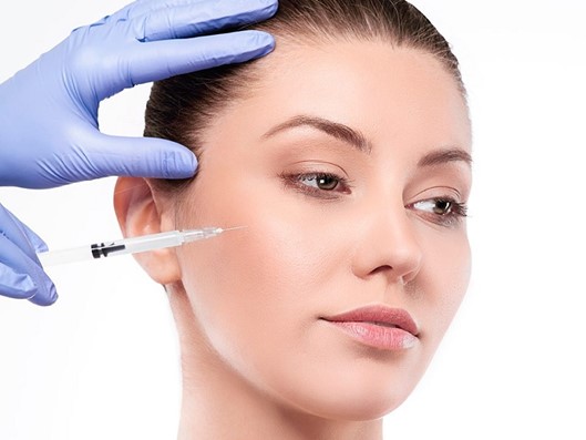 هر آنچه باید درباره تزریق مزوژل رویتاکریه بدانید: سوالات رایج و پاسخ‌ها